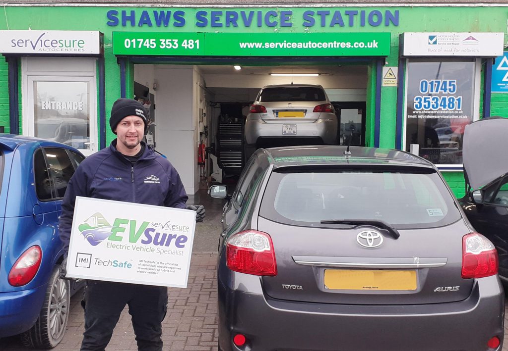 09/03/22: Servicesure launches IMI-accredited EV scheme for members